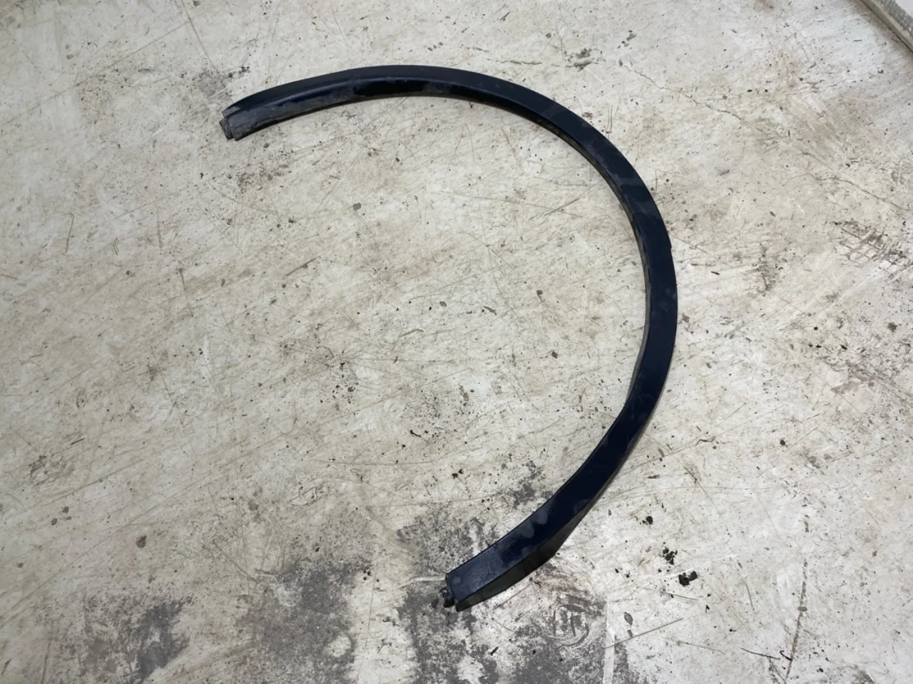 Tesla MODEL Y 2021- Wheel arch trim view 2