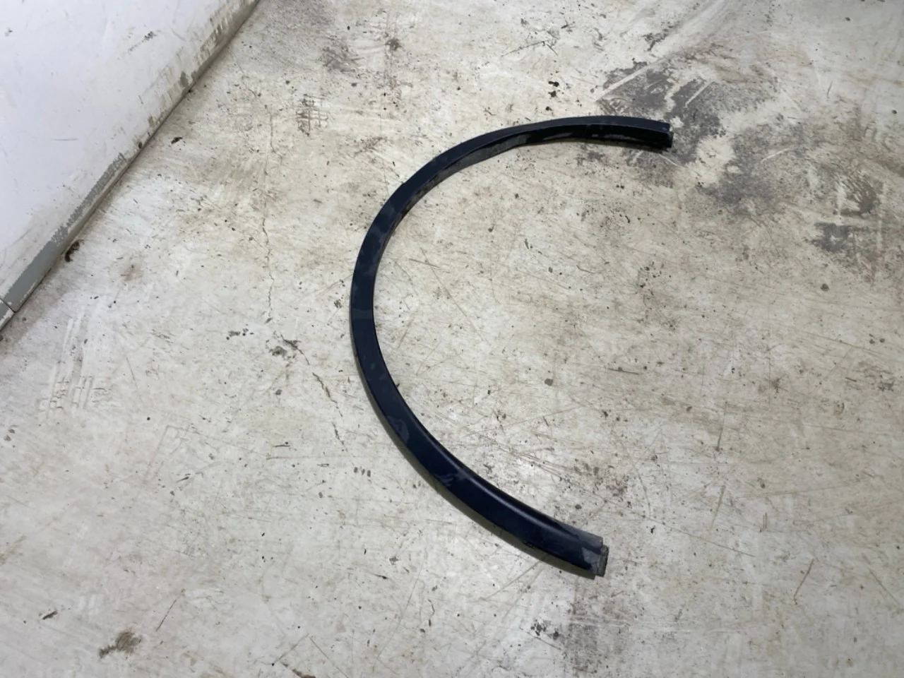 Tesla MODEL Y 2021- Wheel arch trim view 3