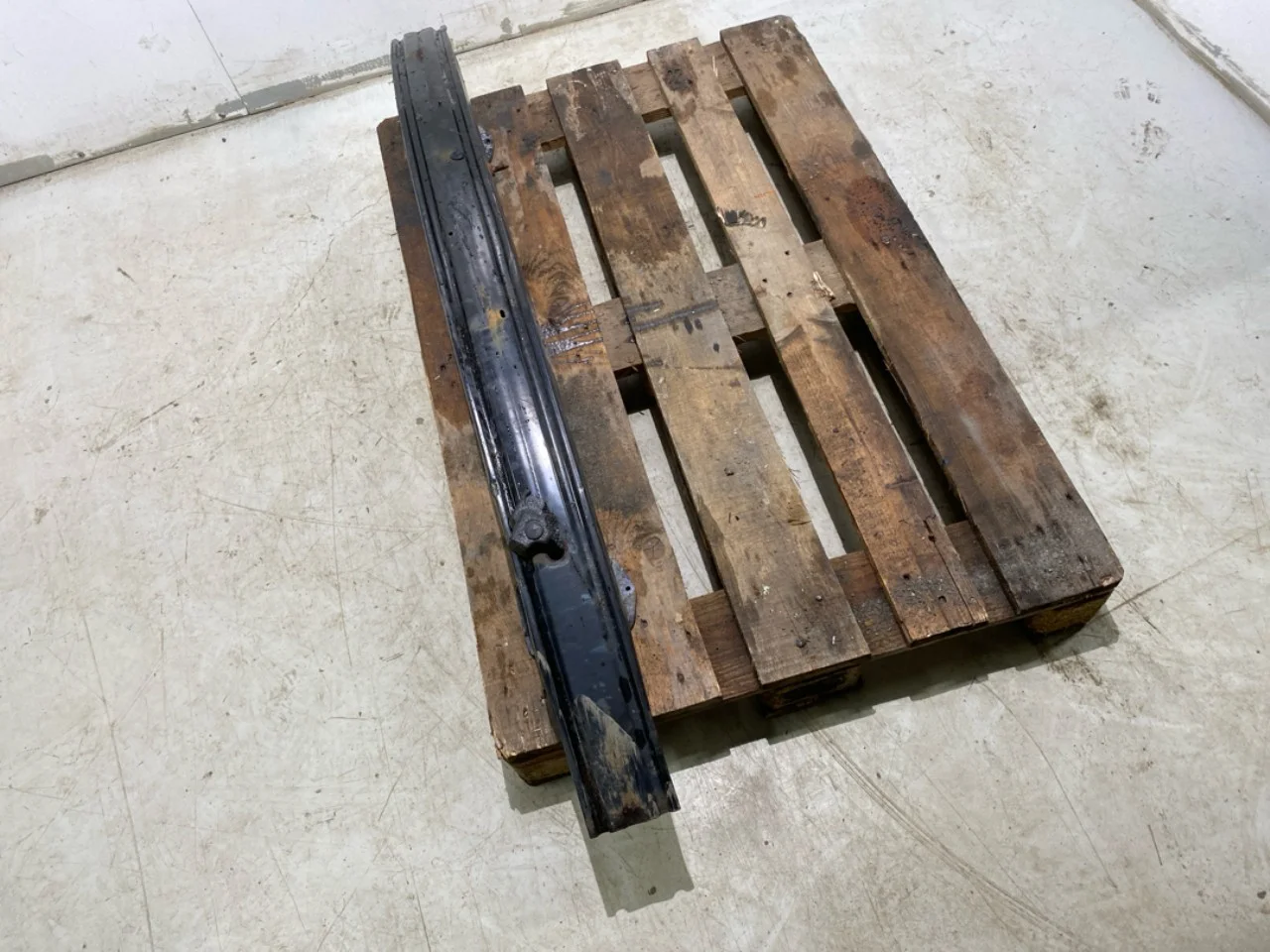 Tesla MODEL S 2013- Bumper reinforcement beam, front view 2