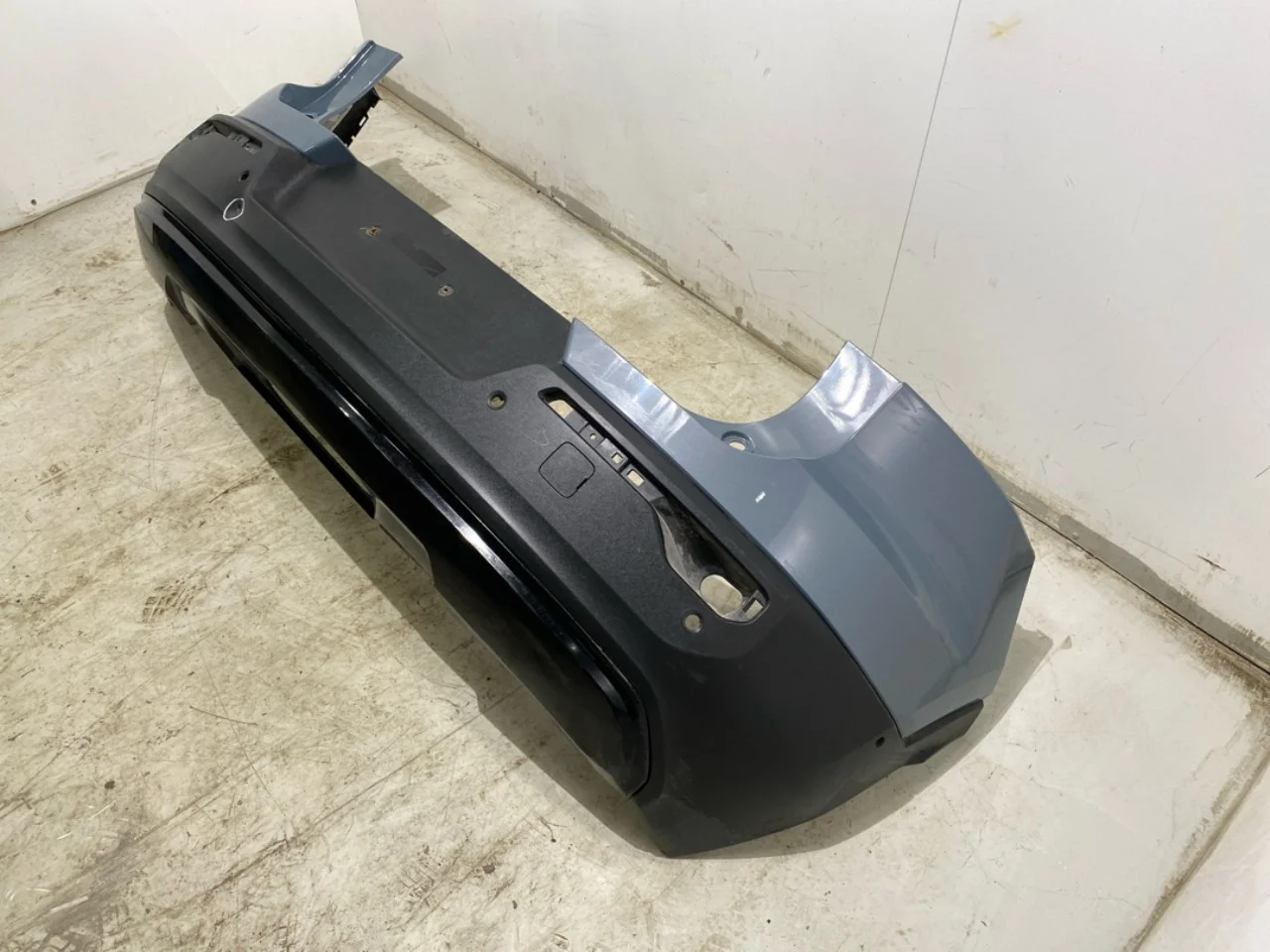 Volvo XC40/RECHARGE 2018- Rear bumper view 2