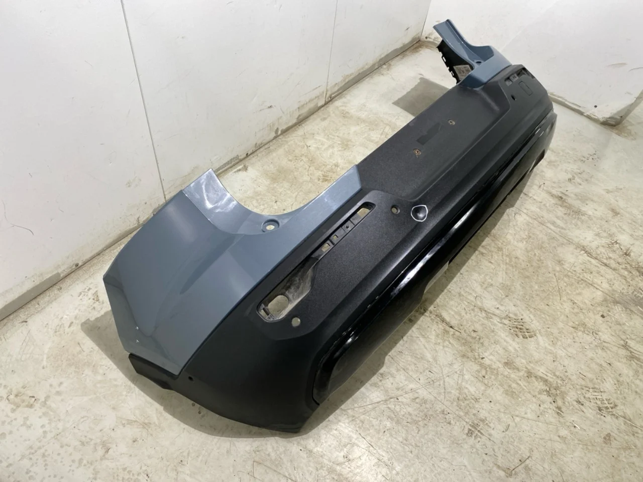 Volvo XC40/RECHARGE 2018- Rear bumper view 3