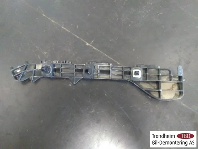 Lexus CT 200H Rear bumper view 2