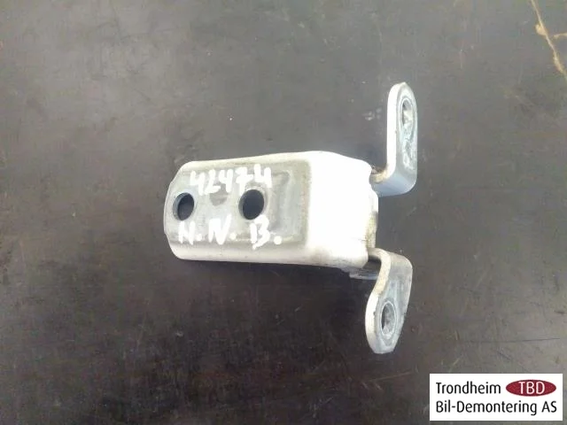 Lexus CT 200H Door hinge