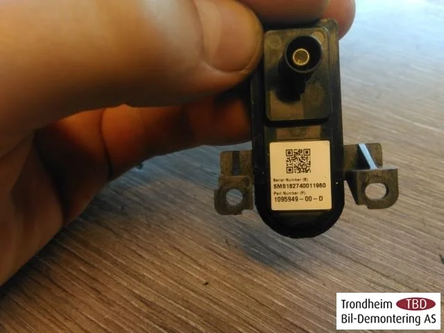 Tesla MODEL 3 2017--> Exterior camera view 3