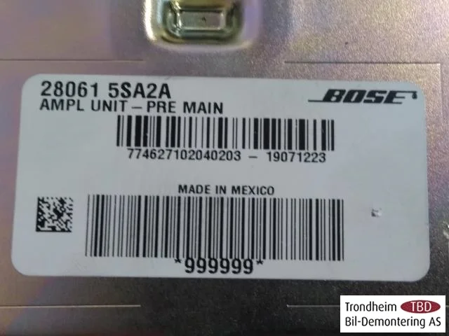 Nissan LEAF 2017-24 Radio / hi-fi amplifier view 3