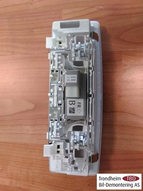 Nissan LEAF 2017-24 Tetővilágítás (belső lámpa) nézet 2