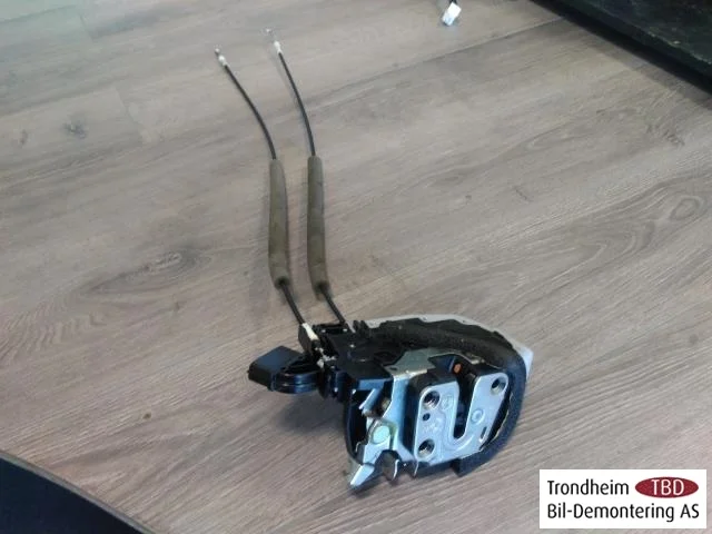 Nissan LEAF 2011-17 Door lock housing