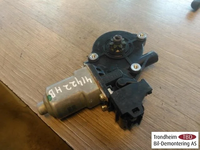 Nissan LEAF 2011-17 Ablakemelő motor