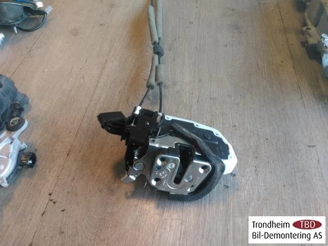 Nissan LEAF 2011-17 Door lock housing