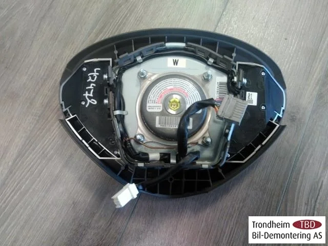 Nissan LEAF 2011-17 Airbag, steering wheel pad view 2