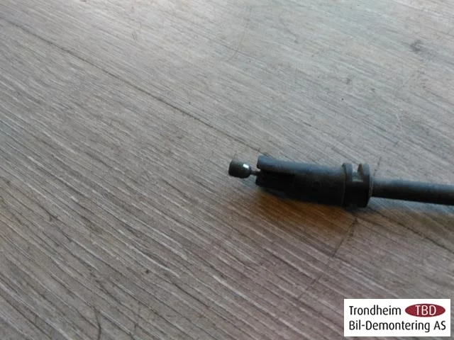 Tesla MODEL S 2013- Hood latch view 3