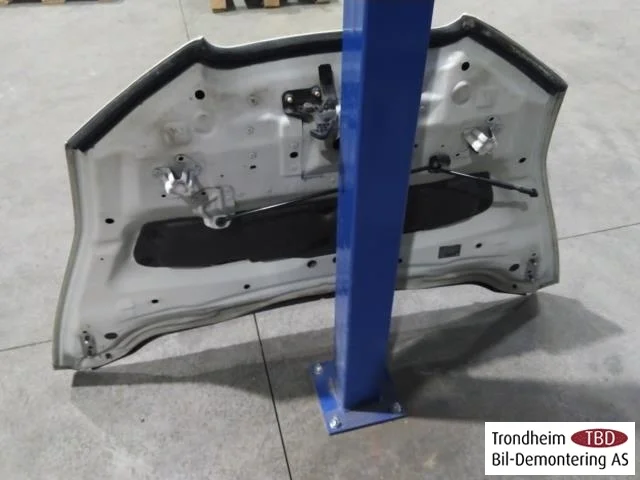 Nissan LEAF 2011-17 Bonnet view 2