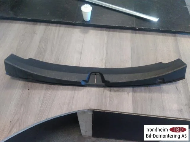 Tesla MODEL 3 2017--> Egyéb belső berendezés