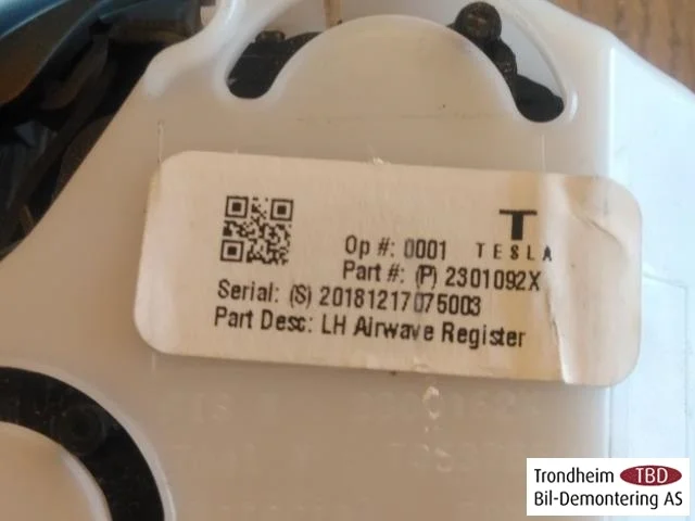 Tesla MODEL 3 2017--> Páramentesítő csatorna / fúvóka nézet 4