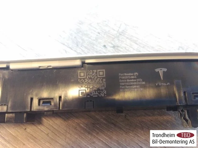 Tesla MODEL 3 2017--> Tetővilágítás (belső lámpa) nézet 3