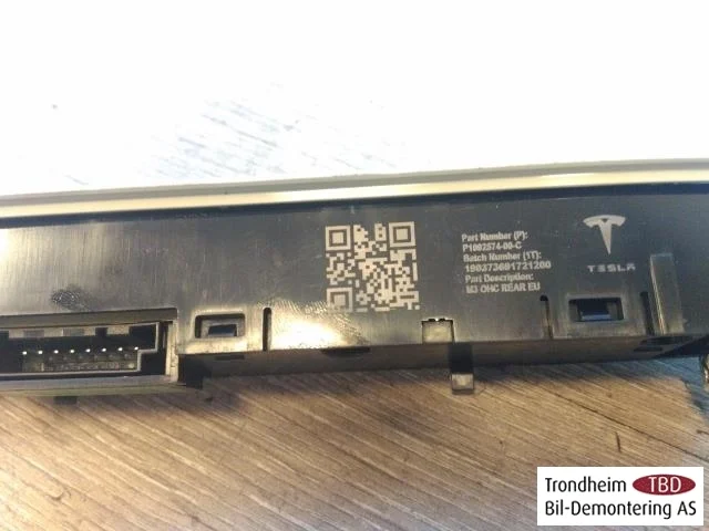 Tesla MODEL 3 2017--> Tetővilágítás (belső lámpa) nézet 3