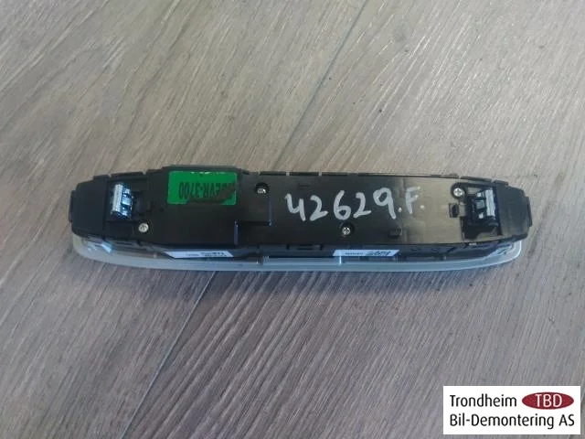 Tesla MODEL 3 2017--> Tetővilágítás (belső lámpa) nézet 2
