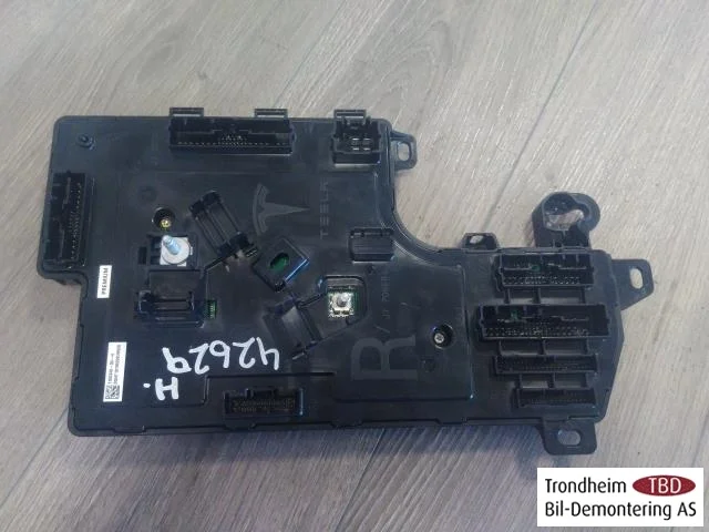 Tesla MODEL 3 2017--> Vezérlőegység, klíma