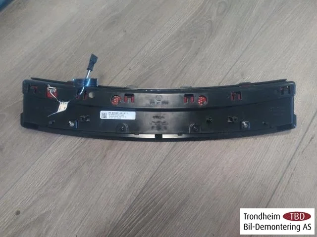 Tesla MODEL 3 2017--> Féklámpa, hátsó ablak (3. féklámpa) nézet 2