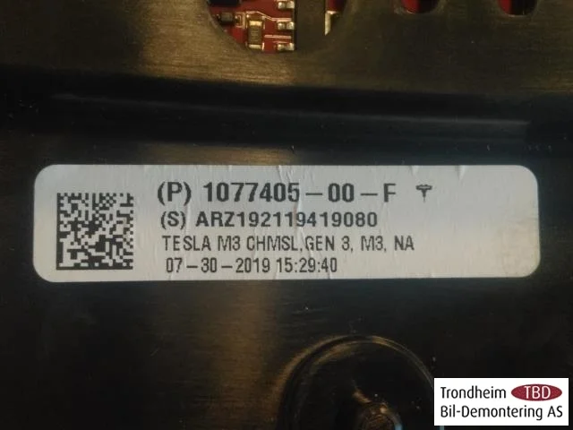 Tesla MODEL 3 2017--> Féklámpa, hátsó ablak (3. féklámpa) nézet 3