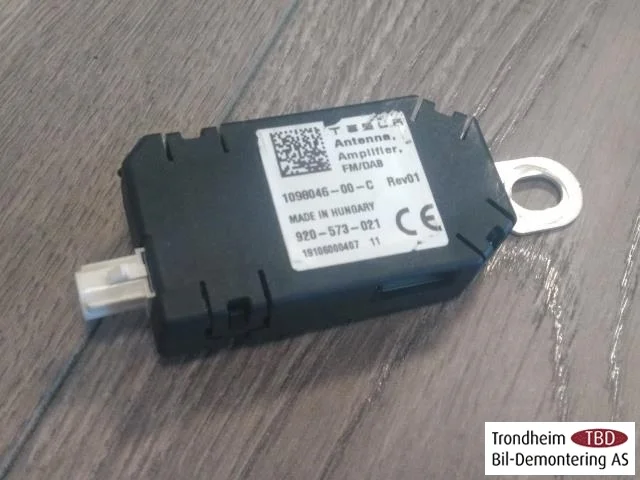 Tesla MODEL 3 2017--> Antennaerősítő