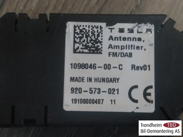 Tesla MODEL 3 2017--> Antennaerősítő nézet 2