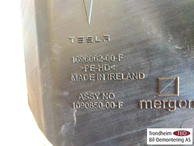 Tesla MODEL 3 2017--> Mosótartály, szélvédő nézet 3