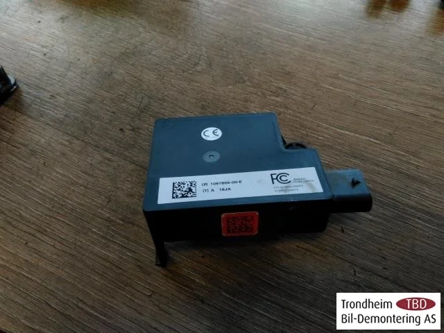 Tesla MODEL 3 2017--> Vezérlőegység, egyéb