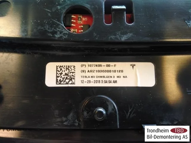 Tesla MODEL 3 2017--> Féklámpa, hátsó ablak (3. féklámpa) nézet 3
