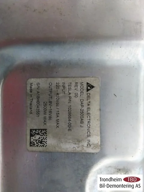 Tesla MODEL S 2013- Feszültségátalakító, akkumulátor nézet 3