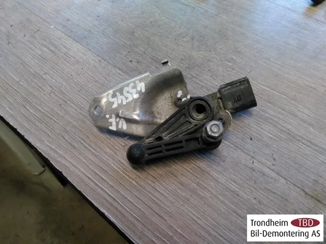Tesla MODEL 3 2017--> Senzor reglaj nivel / suspensie pneumatică