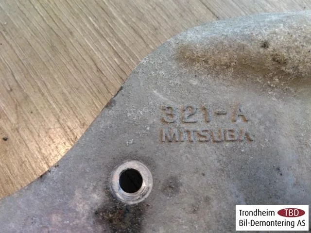 Mitsubishi I-MIEV Windshield wiper linkage view 2
