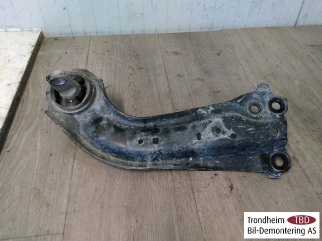 Toyota RAV 4 2019 Control arm, rear right view 2