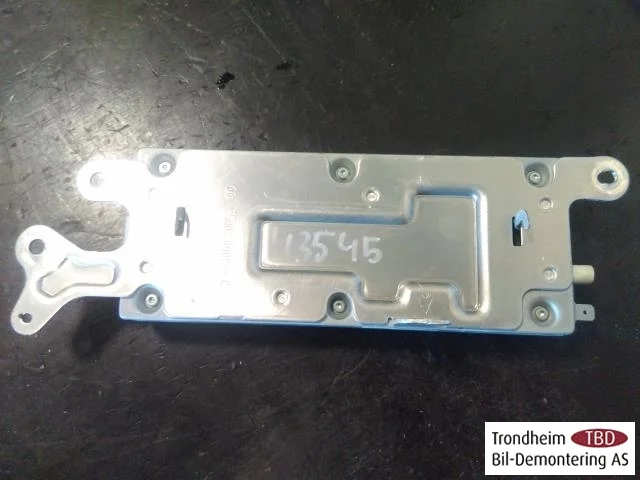 Tesla MODEL 3 2017--> Antennaerősítő nézet 2