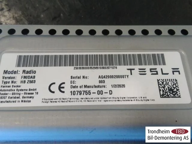 Tesla MODEL 3 2017--> Antennaerősítő nézet 3