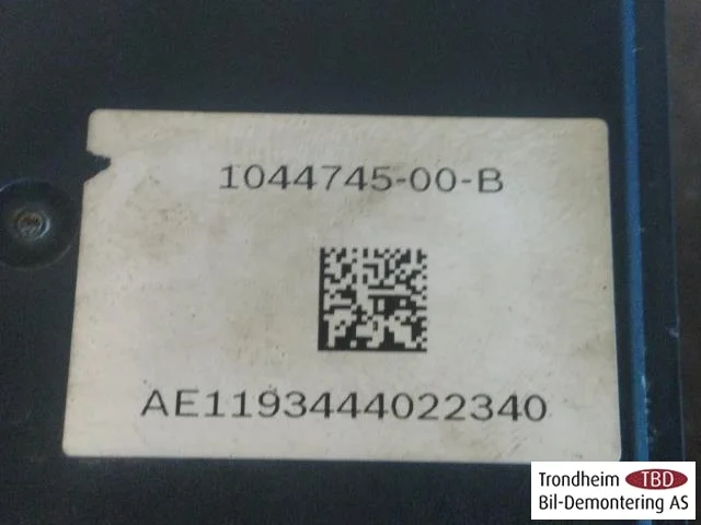 Tesla MODEL 3 2017--> ABS hidraulika egység (tömb) nézet 3