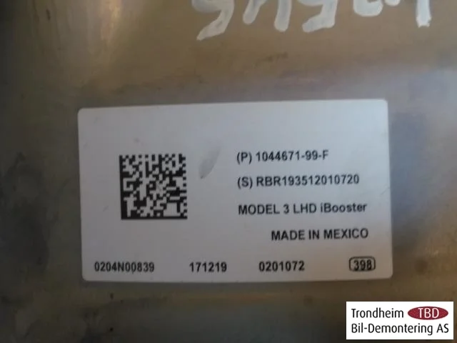 Tesla MODEL 3 2017--> Brake booster view 2