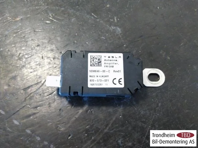 Tesla MODEL 3 2017--> Antennaerősítő
