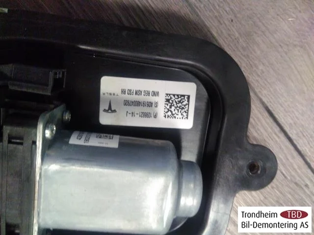 Tesla MODEL 3 2017--> Electric window regulator, complete view 2