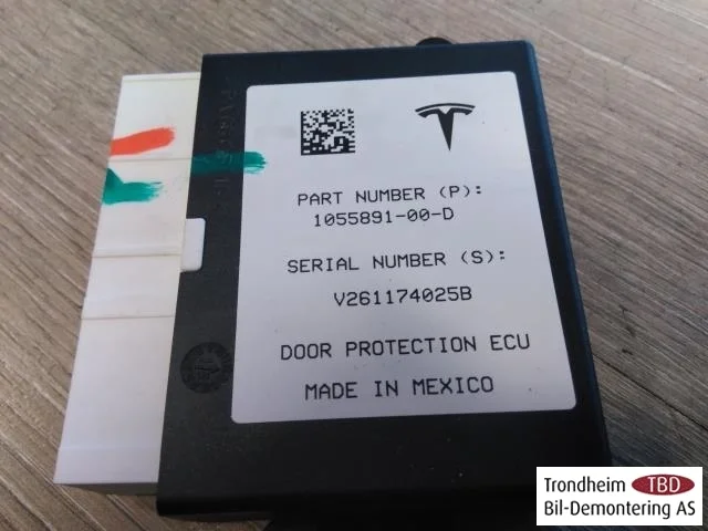 Tesla MODEL X 2016- Vezérlőegység, ajtó nézet 2
