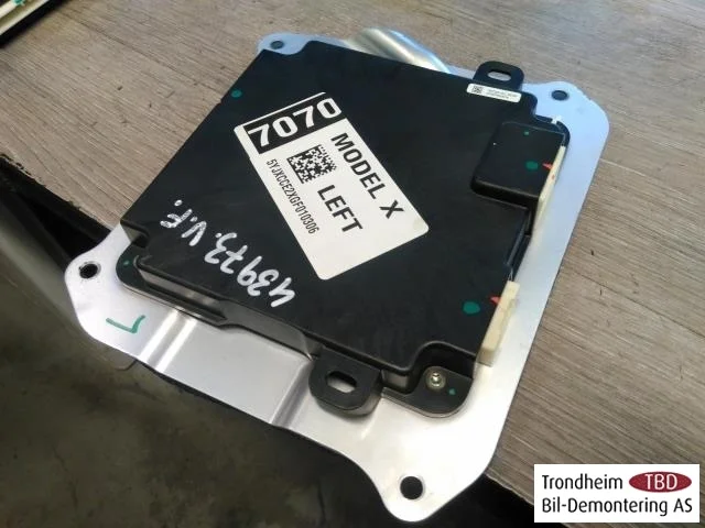 Tesla MODEL X 2016- Vezérlőegység, ajtó