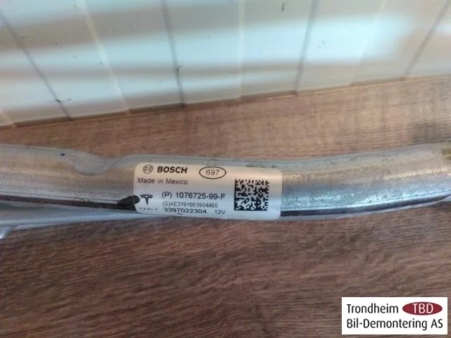 Tesla MODEL 3 2017--> Windshield wiper linkage view 2