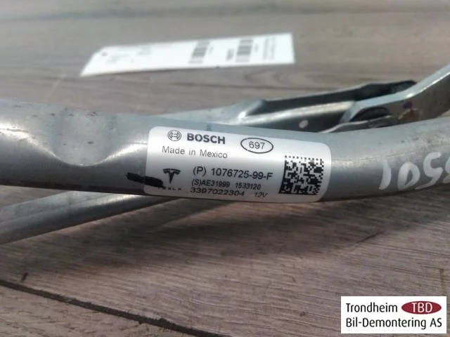 Tesla MODEL 3 2017--> Windshield wiper linkage view 2
