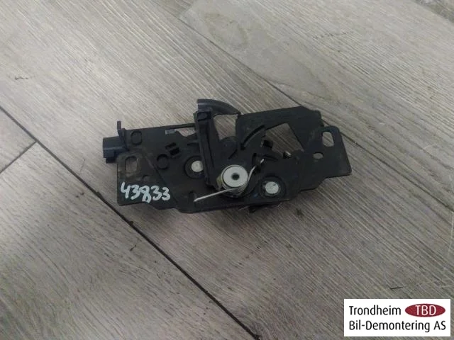 Tesla MODEL 3 2017--> Hood latch view 2