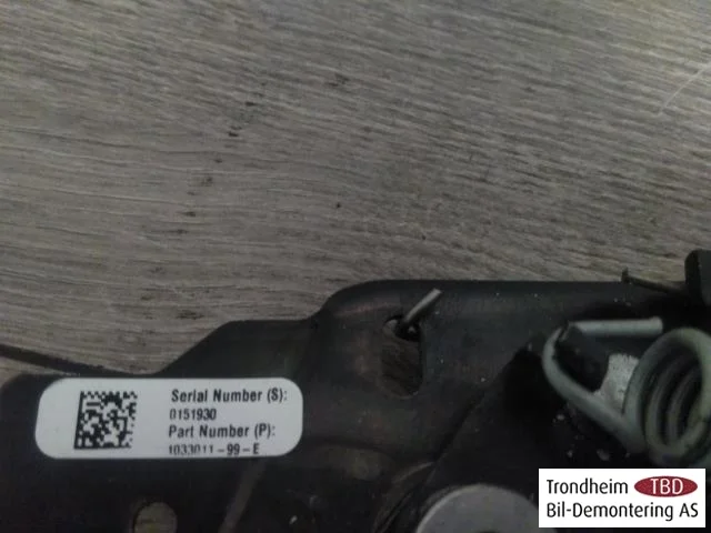 Tesla MODEL 3 2017--> Hood latch view 3