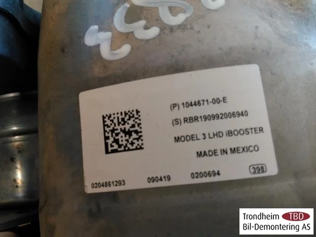 Tesla MODEL 3 2017--> Brake booster view 2