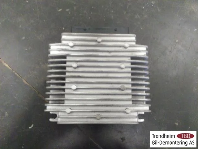 Tesla MODEL S 2013- Radio / hi-fi amplifier