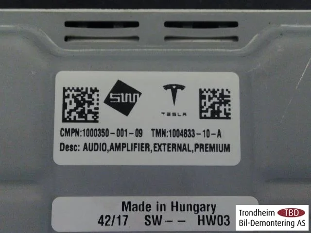 Tesla MODEL S 2013- Radio / hi-fi amplifier view 3