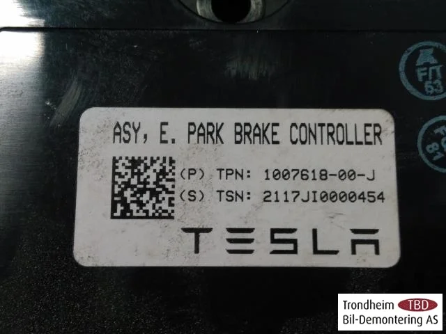 Tesla MODEL S 2013- Vezérlőegység, elektromos kézifék (EPB) nézet 3