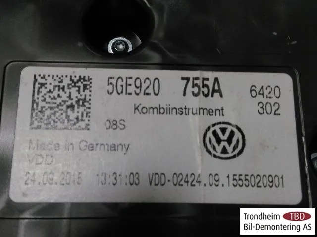 Volkswagen GOLF, E-GOLF VII 2013-20 Instrument cluster assembly view 3